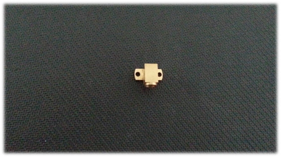 Montaje aeroespacial Typr del conector del RF de las piezas del CNC de la precisión que trabaja a máquina de cobre amarillo